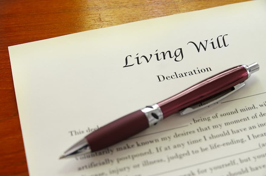 Differences Between a Will and Living Will
